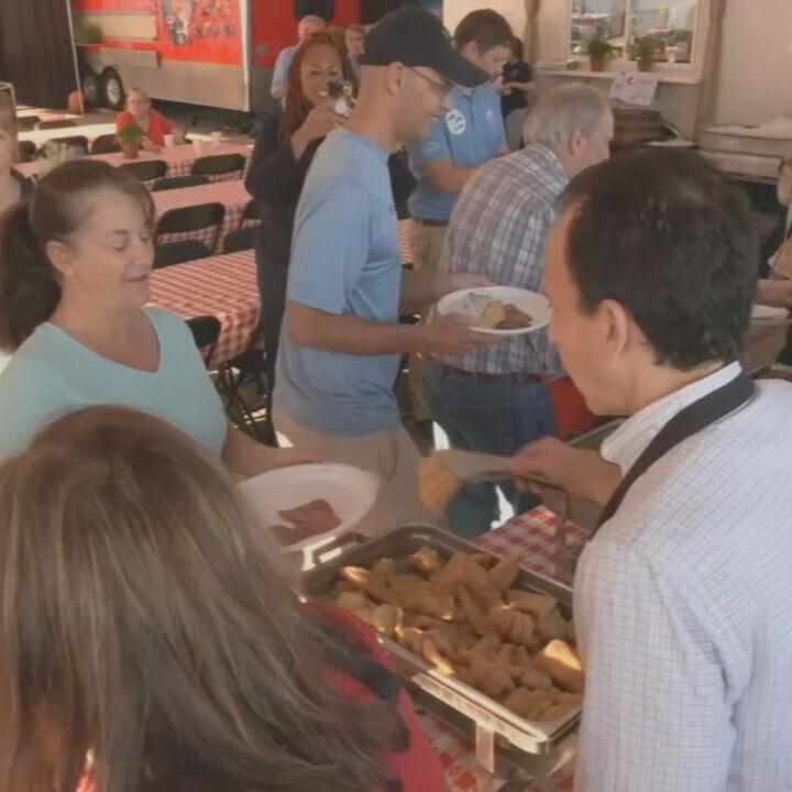 Louisville Mayor Craig Greenberg serves guests at Kentucky State Fair commodity breakfast